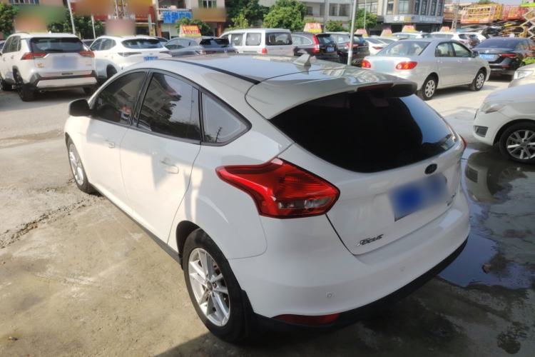 Used Ford Focus 2015 Hatchback EcoBoost 125 Automatic Supreme Style Edition Exterior 2