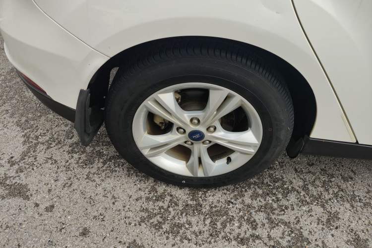 Used Ford Focus 2015 Hatchback 1.6L Automatic Comfort Model Exterior 2