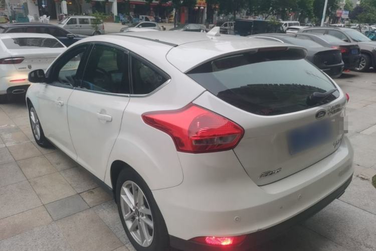 Used Ford Focus 2015 Hatchback EcoBoost 180 Automatic Elite Model Exterior 2