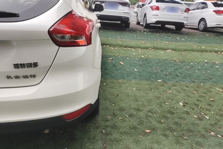 Used Ford Focus 2015 Hatchback 1.6L Automatic Comfort Model Exterior 2