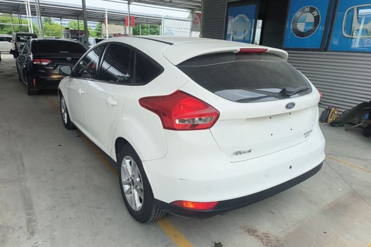 Used Ford Focus 2015 Hatchback EcoBoost 125 Automatic Supreme Style Edition Exterior 2