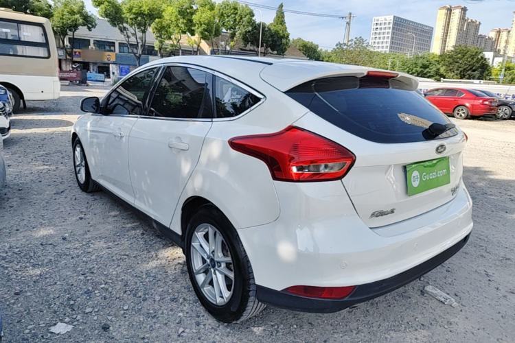 Used Ford Focus 2015 Hatchback EcoBoost 125 Automatic Supreme Style Edition Exterior 2