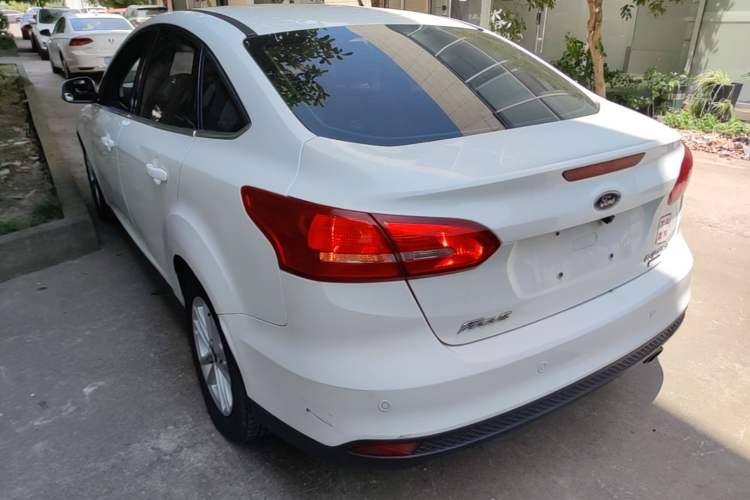 Used Ford Focus 2015 Sedan EcoBoost 180 Automatic Elite Model Exterior 2