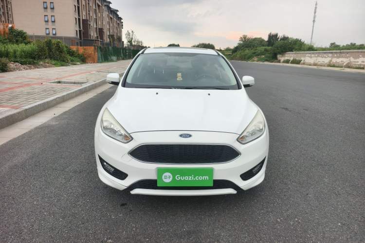 Used Ford Focus 2015 Hatchback EcoBoost 180 Automatic Elite Model Exterior 2
