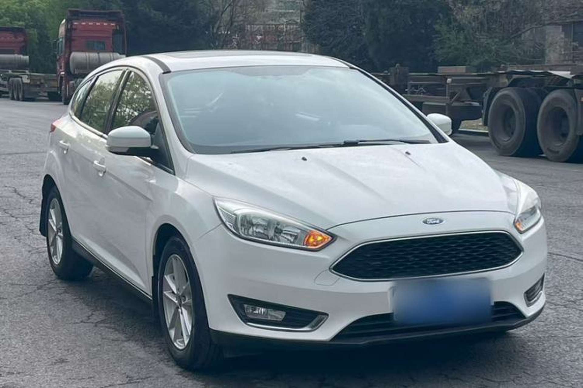 Used Ford Focus 2015 Hatchback 1.6L Automatic Fashion Edition Exterior 2