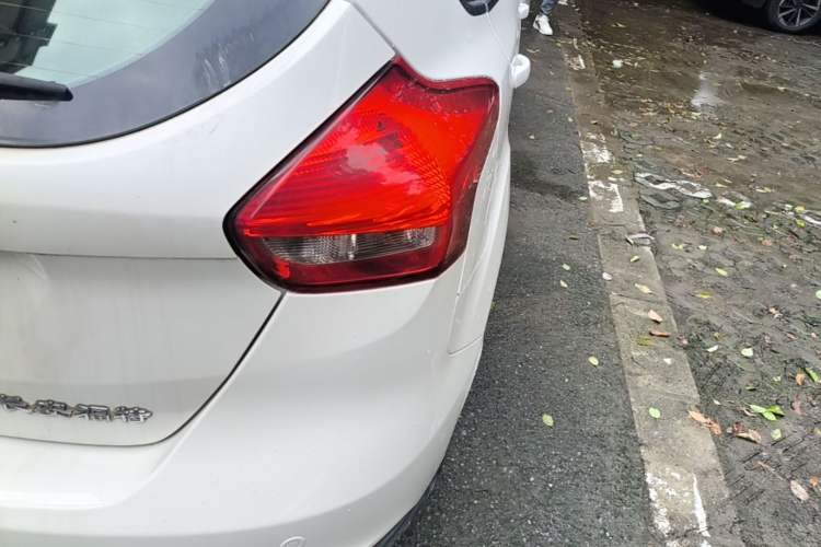 Used Ford Focus 2015 Hatchback 1.6L Automatic Fashion Edition Exterior 3