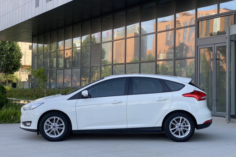 Used Ford Focus 2015 Hatchback 1.6L Manual Fashion Edition Exterior 3