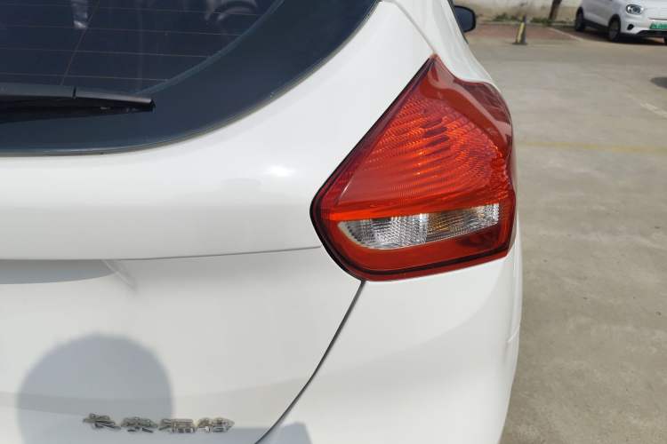 Used Ford Focus 2015 Hatchback 1.6L Automatic Fashion Edition Exterior 3