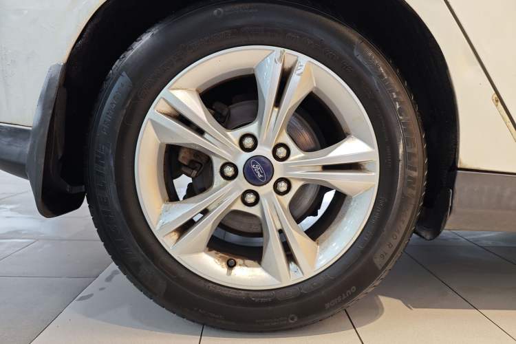 Used Ford Focus 2015 Hatchback 1.6L Automatic Comfort Model Exterior 3