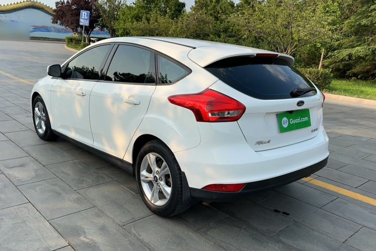 Used Ford Focus 2015 Hatchback 1.6L Automatic Comfort Model Exterior 3