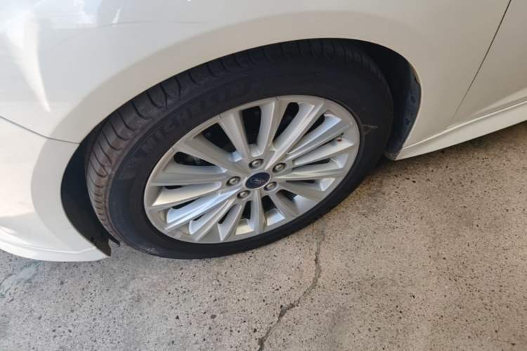Used Ford Focus 2015 Hatchback EcoBoost 180 Automatic Sport Model Exterior 3