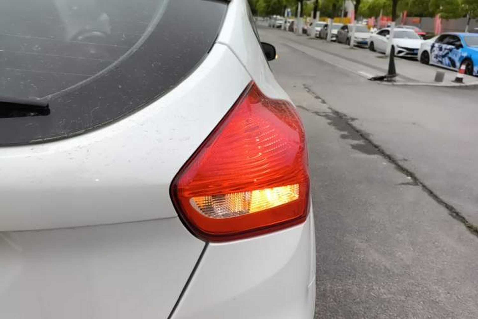 Used Ford Focus 2015 Hatchback 1.6L Automatic Comfort Model Exterior 3