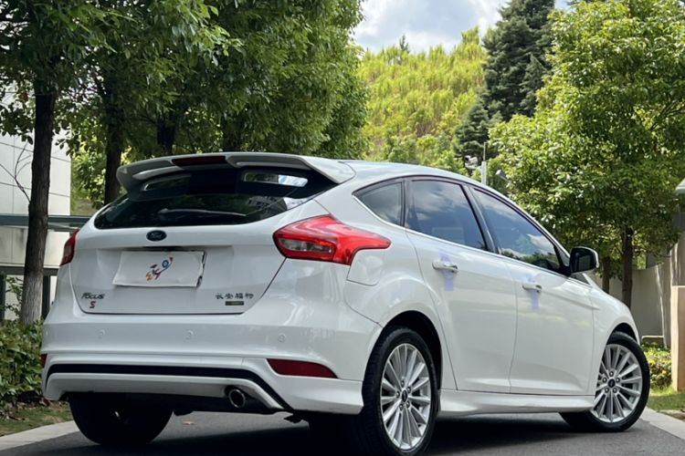 Used Ford Focus 2015 Hatchback EcoBoost 180 Automatic Sport Model Exterior 3