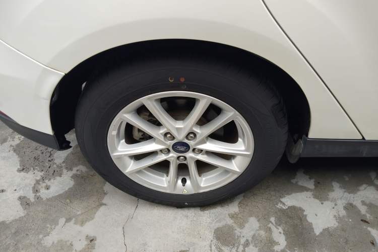 Used Ford Focus 2015 Hatchback 1.6L Automatic Fashion Edition Exterior 3