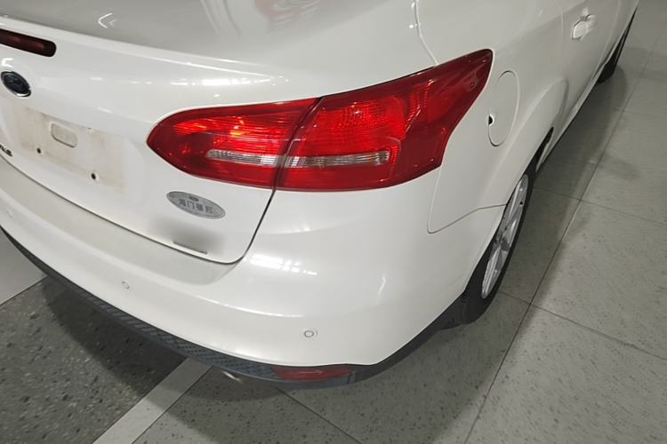 Used Ford Focus 2015 Sedan EcoBoost 180 Automatic Elite Model Exterior 3