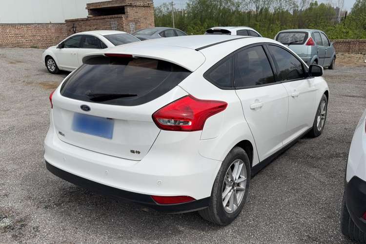 Used Ford Focus 2015 Hatchback 1.6L Automatic Fashion Edition Exterior 3