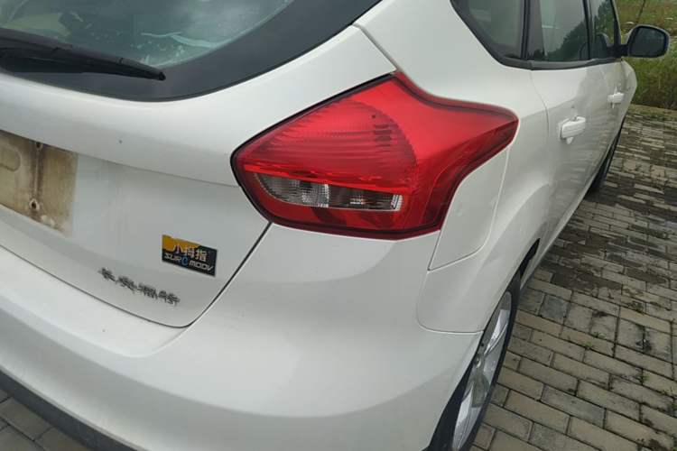 Used Ford Focus 2015 Hatchback 1.6L Automatic Comfort Model Exterior 3