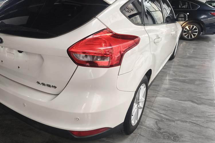Used Ford Focus 2015 Hatchback 1.6L Automatic Fashion Edition Exterior 3