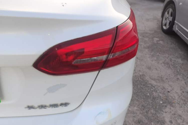 Used Ford Focus 2015 Sedan 1.6L Automatic Trend Model Exterior 3