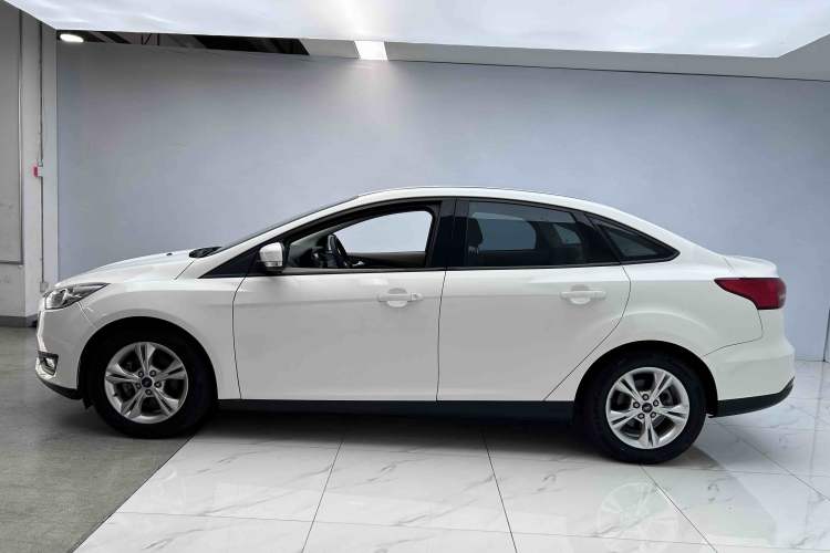 Used Ford Focus 2015 Sedan 1.6L Automatic Comfort Model Exterior 3