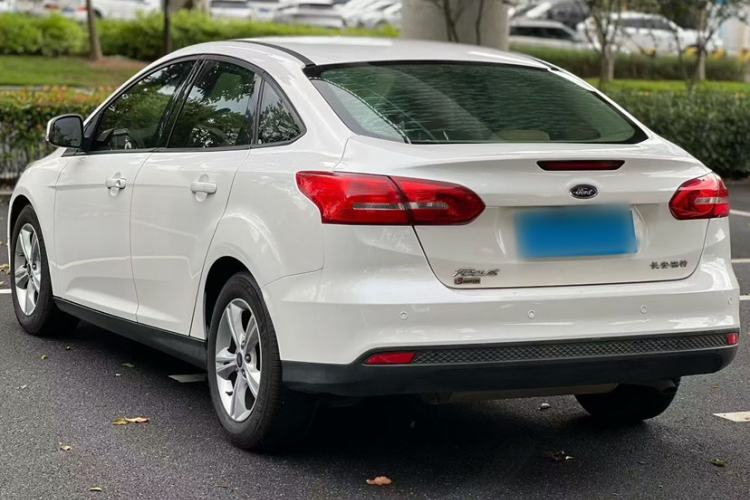 Used Ford Focus 2015 Sedan 1.6L Automatic Comfort Model Exterior 3