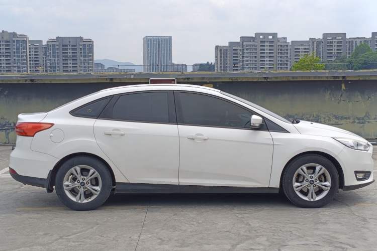 Used Ford Focus 2015 Sedan 1.6L Manual Comfort Model Exterior 3
