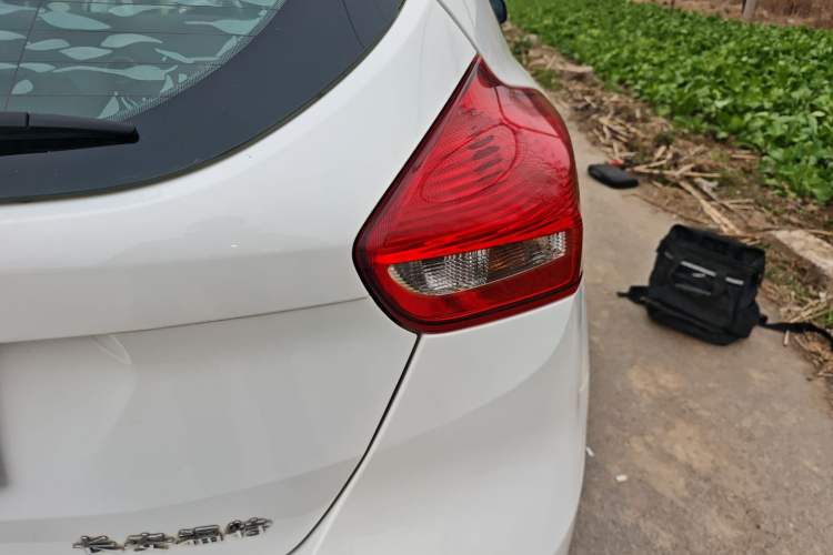 Used Ford Focus 2015 Hatchback 1.6L Automatic Fashion Edition Exterior 3