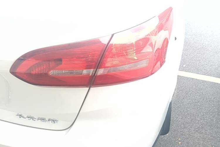 Used Ford Focus 2015 Sedan 1.6L Automatic Trend Model Exterior 3
