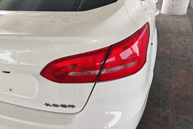 Used Ford Focus 2015 Sedan 1.6L Automatic Trend Model Exterior 3