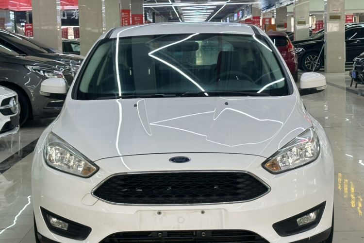 Used Ford Focus 2015 Hatchback 1.6L Automatic Comfort Model Exterior 3