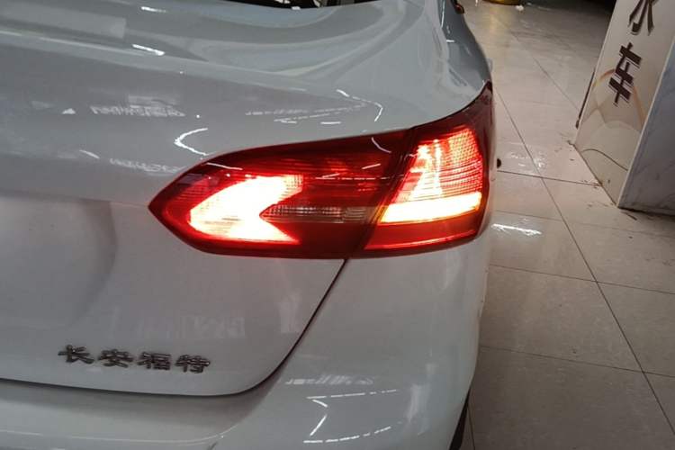 Used Ford Focus 2015 Sedan 1.6L Automatic Trend Model Exterior 3