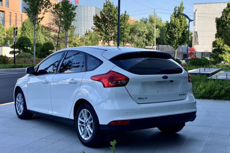 Used Ford Focus 2015 Hatchback 1.6L Manual Fashion Edition Exterior 3