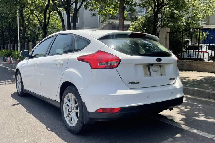 Used Ford Focus 2015 Hatchback 1.6L Automatic Fashion Edition Exterior 3