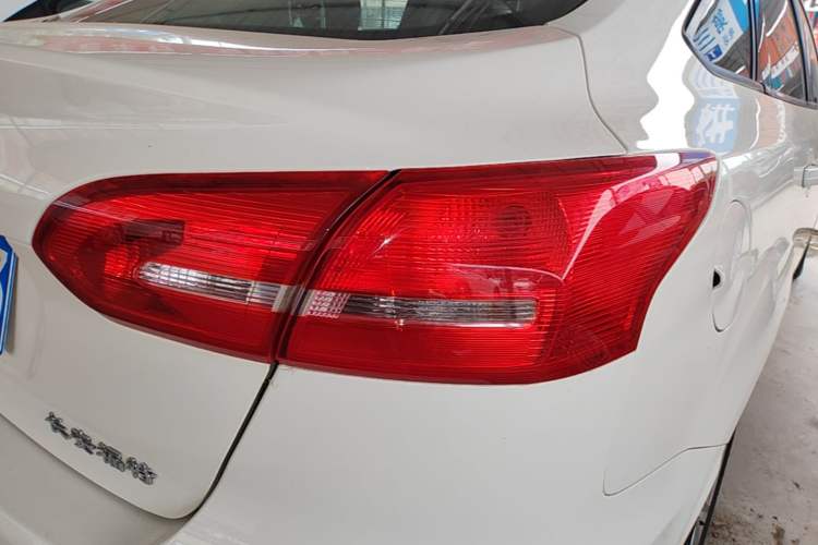 Used Ford Focus 2015 Sedan 1.6L Automatic Trend Model Exterior 3