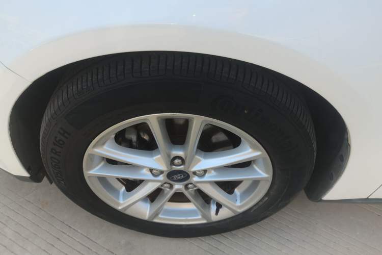 Used Ford Focus 2015 Sedan 1.6L Automatic Trend Model Exterior 3