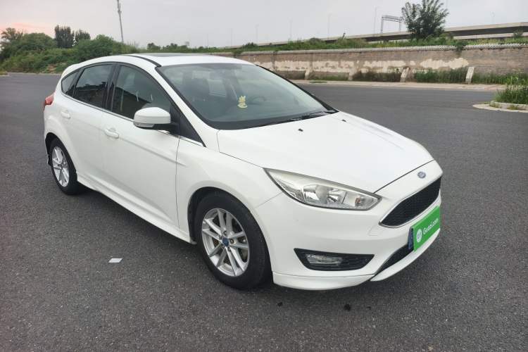Used Ford Focus 2015 Hatchback EcoBoost 180 Automatic Elite Model Exterior 3