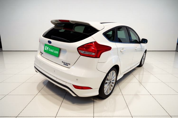 Used Ford Focus 2015 Hatchback EcoBoost 180 Automatic Sport Model Exterior 3