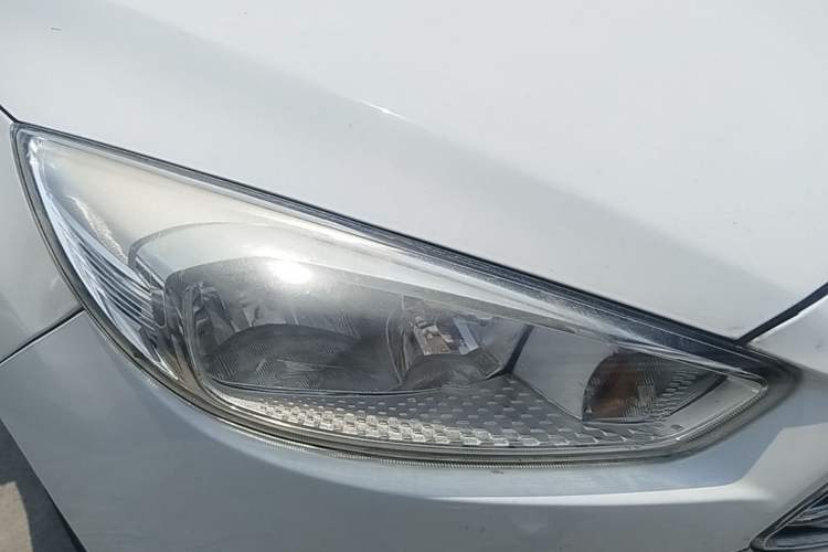 Used Ford Focus 2015 Sedan 1.6L Automatic Comfort Model Exterior 3