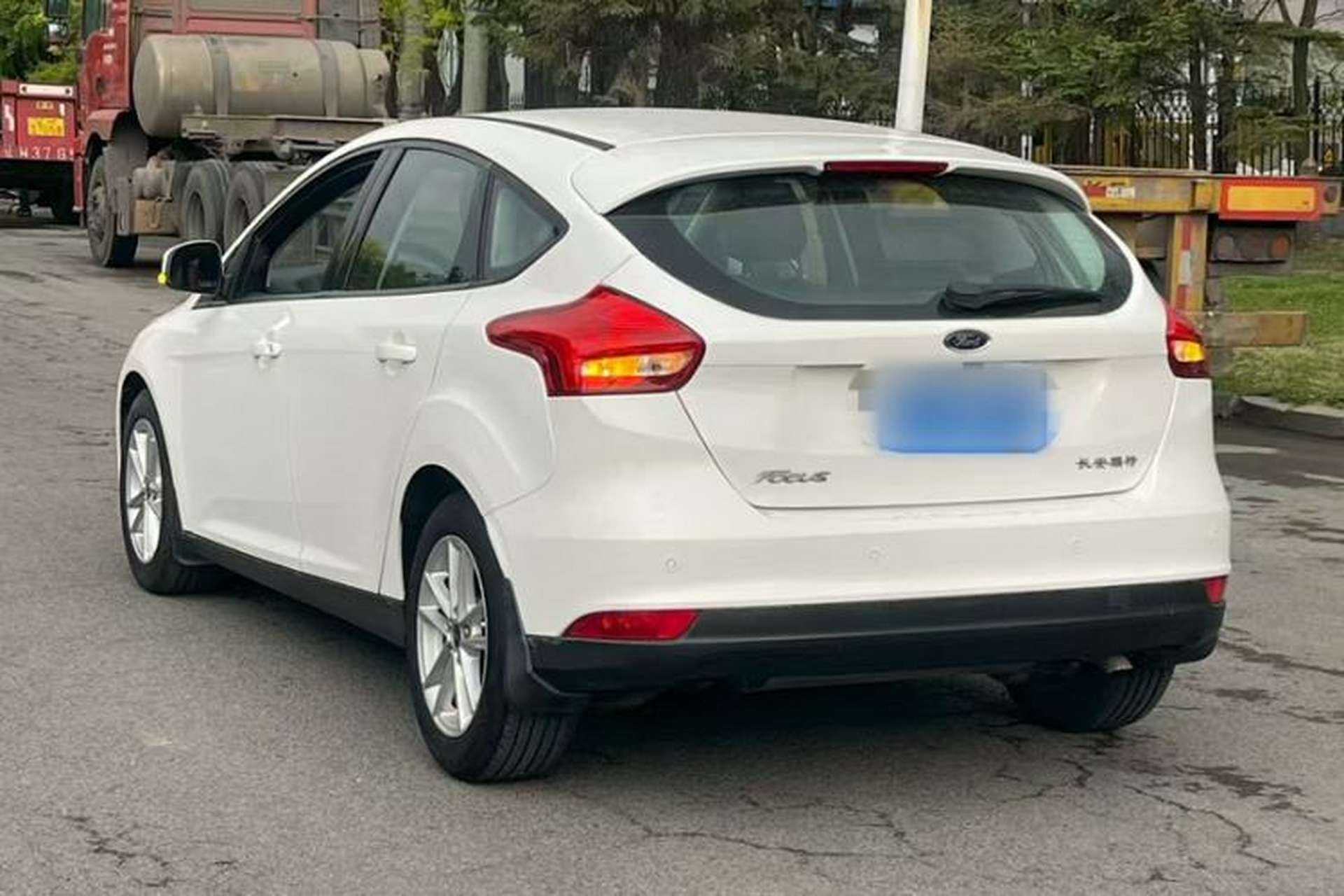 Used Ford Focus 2015 Hatchback 1.6L Automatic Fashion Edition Exterior 3