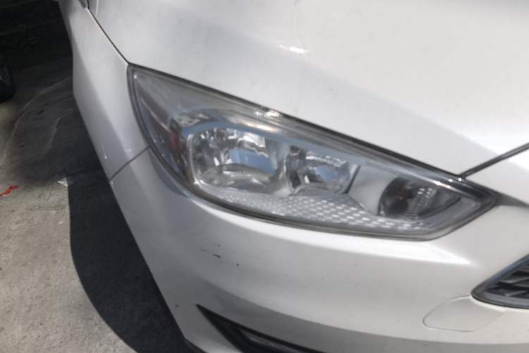 Used Ford Focus 2015 Hatchback EcoBoost 180 Automatic Elite Model Exterior 3