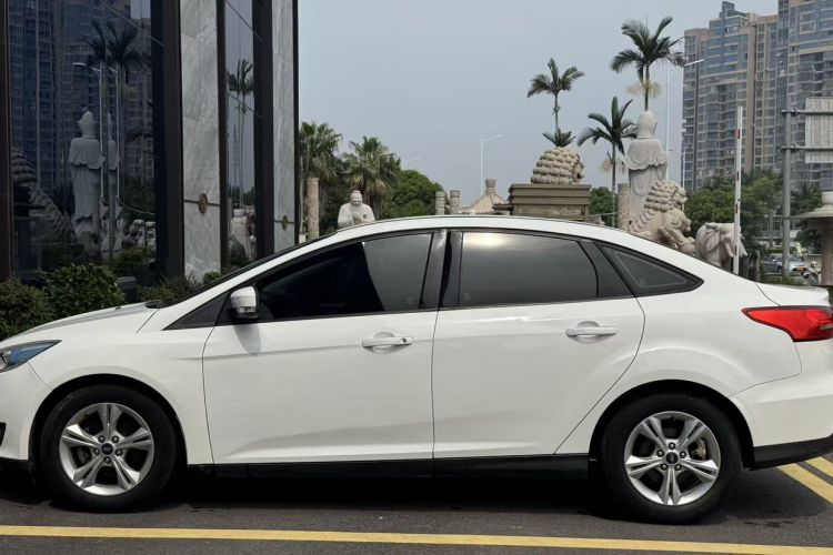 Used Ford Focus 2015 Sedan 1.6L Automatic Comfort Model Exterior 3