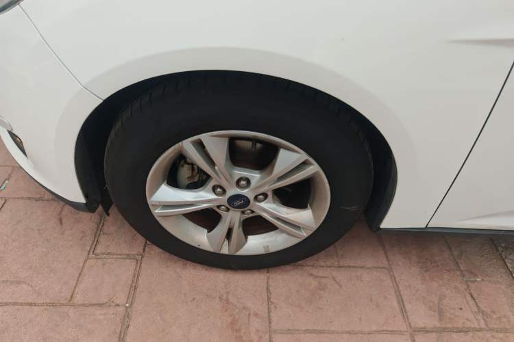 Used Ford Focus 2015 Sedan 1.6L Automatic Comfort Model Exterior 4