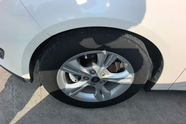 Used Ford Focus 2015 Sedan 1.6L Manual Comfort Model Exterior 4