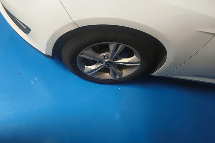 Used Ford Focus 2015 Hatchback 1.6L Automatic Comfort Model Exterior 4