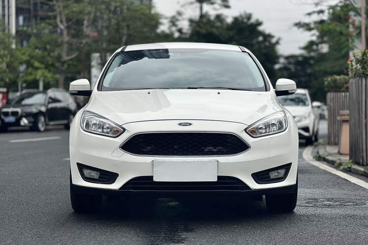Used Ford Focus 2015 Hatchback 1.6L Automatic Comfort Model Exterior 4