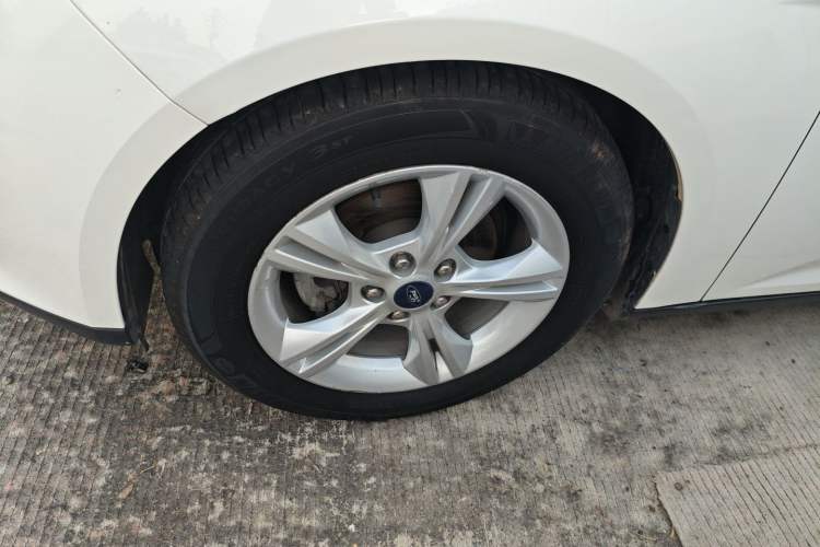 Used Ford Focus 2015 Hatchback 1.6L Automatic Comfort Model Exterior 4