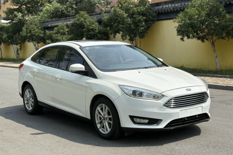 Used Ford Focus 2015 Sedan EcoBoost 125 Automatic Supreme Style Edition Exterior 4