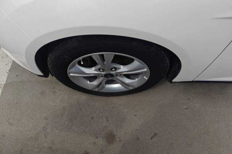 Used Ford Focus 2015 Sedan 1.6L Automatic Comfort Model Exterior 4