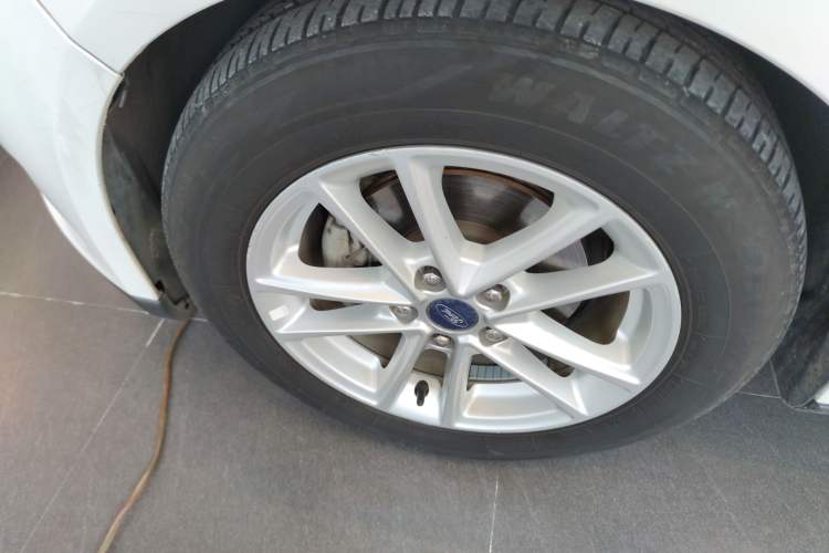 Used Ford Focus 2015 Sedan EcoBoost 180 Automatic Elite Model Exterior 4
