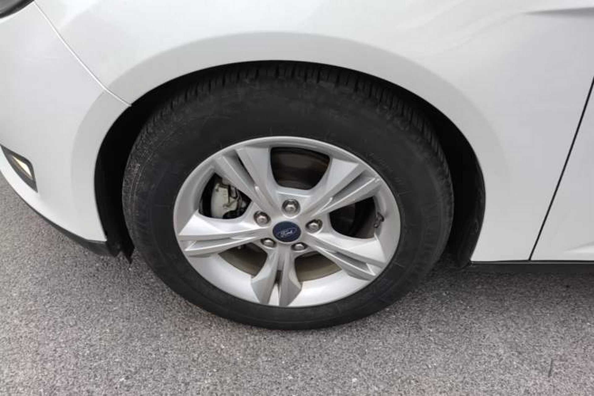 Used Ford Focus 2015 Hatchback 1.6L Automatic Comfort Model Exterior 4